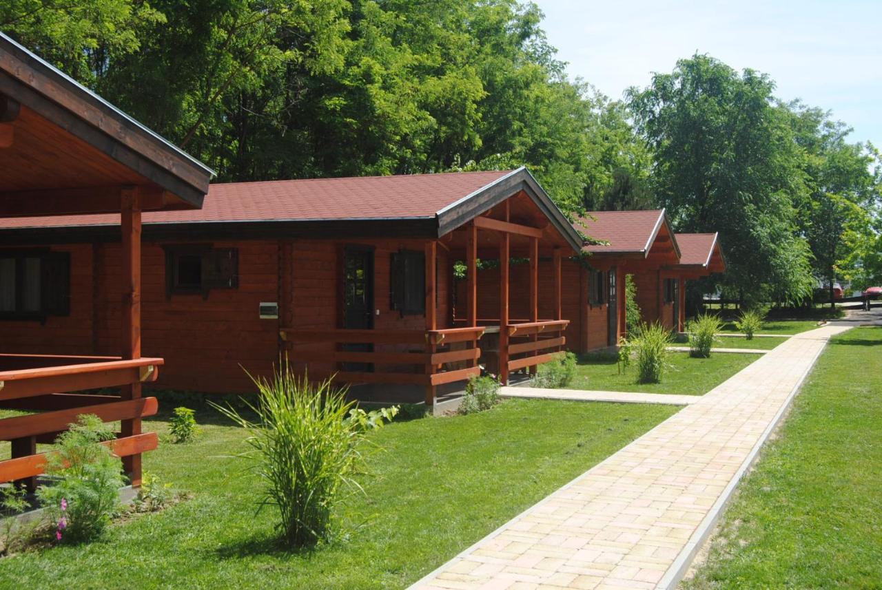 Villa Hedi Vendeghaz Дунакилити Екстериор снимка