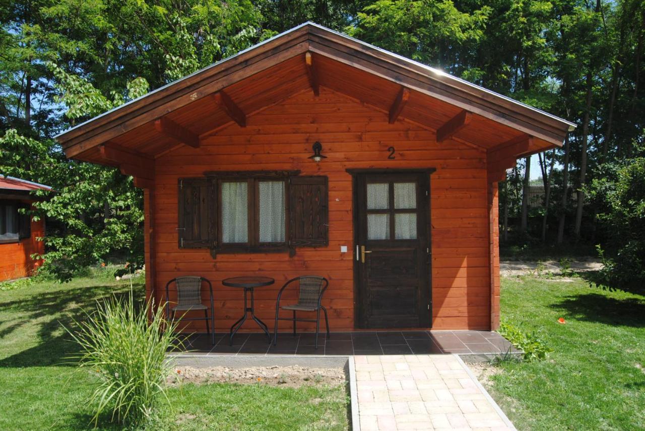 Villa Hedi Vendeghaz Дунакилити Екстериор снимка